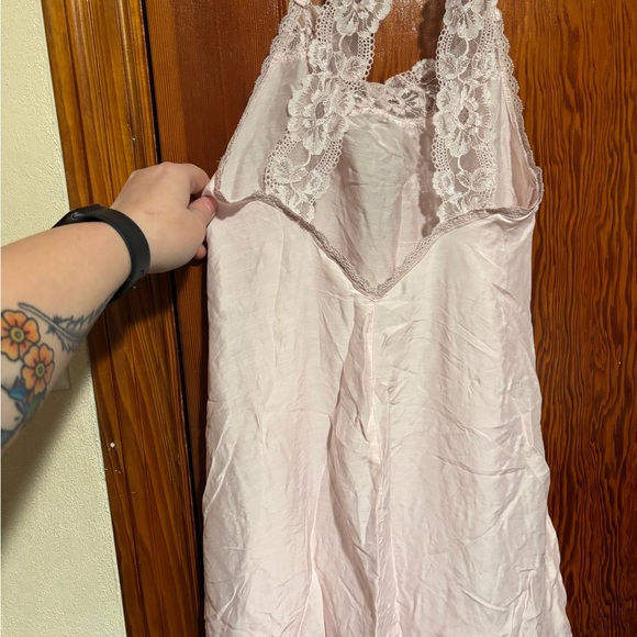 VICTORIA’S SECRET Baby Pink Lace Chemise Sleep Dress - Picture 6 of 8